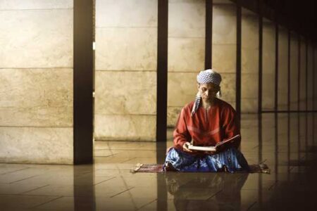 Polar Extremes of the Islamic Spectrum